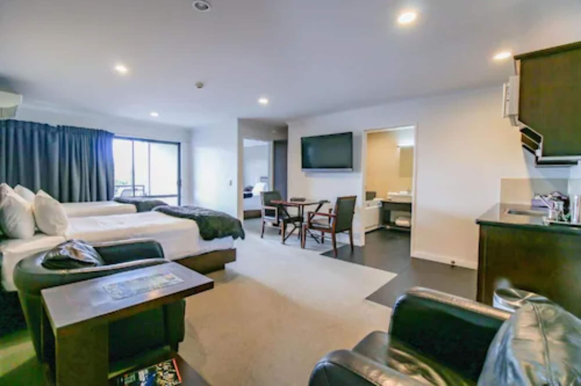 Aotea Motor Lodge Уангануй Екстериор снимка A typical studio apartment
