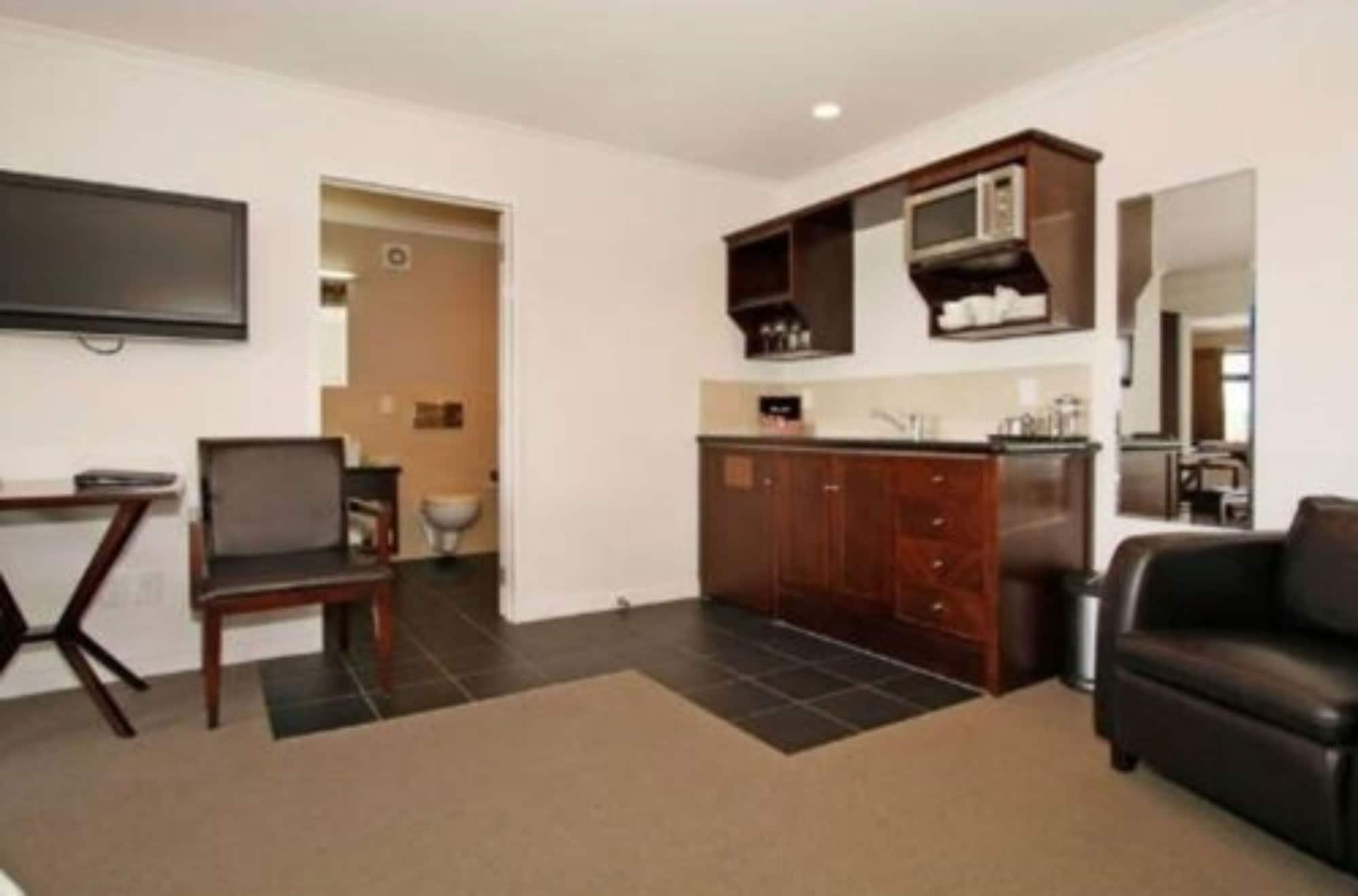 Aotea Motor Lodge Уангануй Екстериор снимка A typical studio apartment