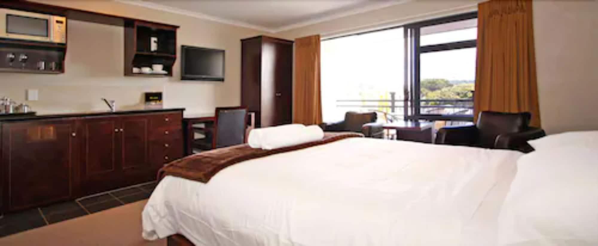 Aotea Motor Lodge Уангануй Екстериор снимка A typical hotel room
