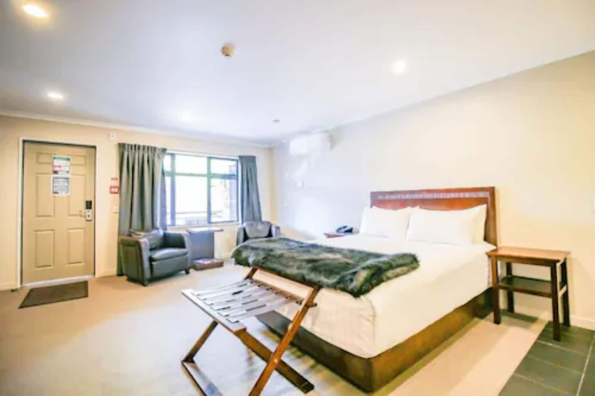 Aotea Motor Lodge Уангануй Екстериор снимка A typical hotel room