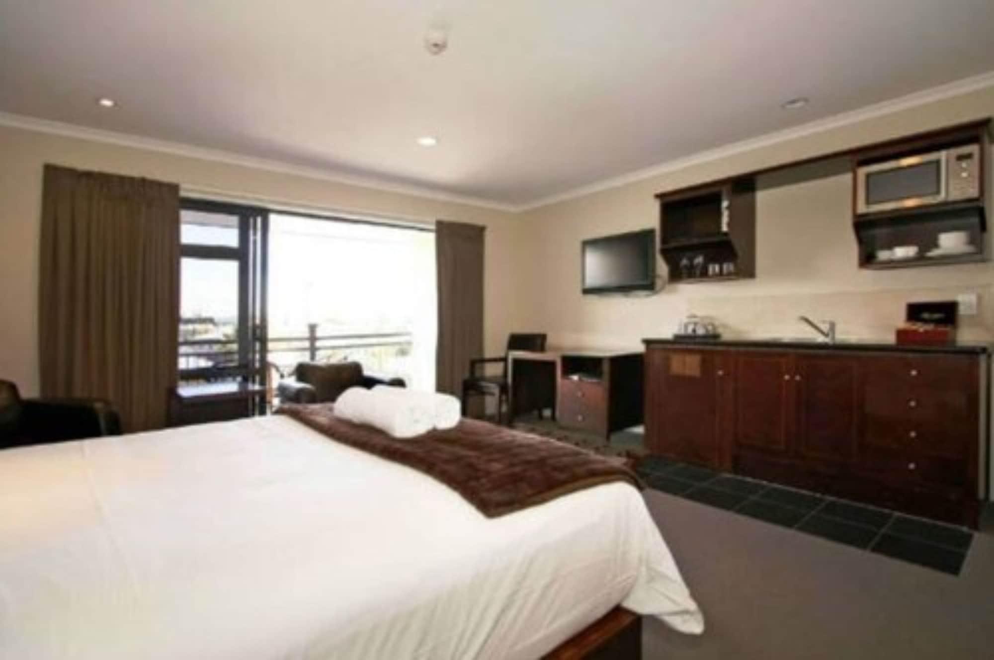 Aotea Motor Lodge Уангануй Екстериор снимка A studio apartment