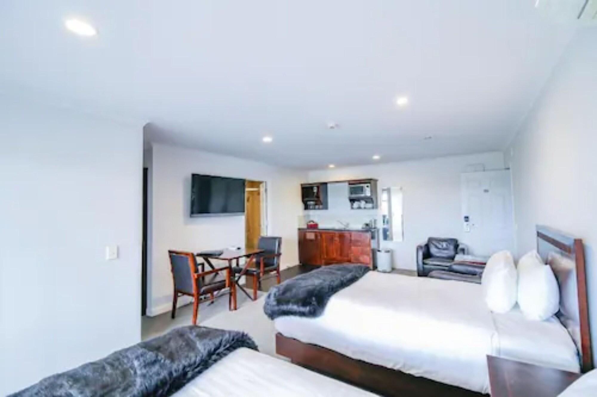 Aotea Motor Lodge Уангануй Екстериор снимка A typical studio apartment