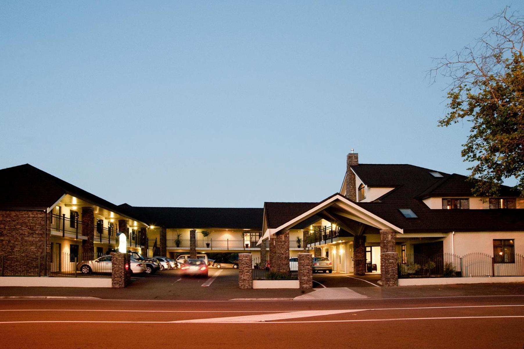 Aotea Motor Lodge Уангануй Екстериор снимка The River Lee Hotel