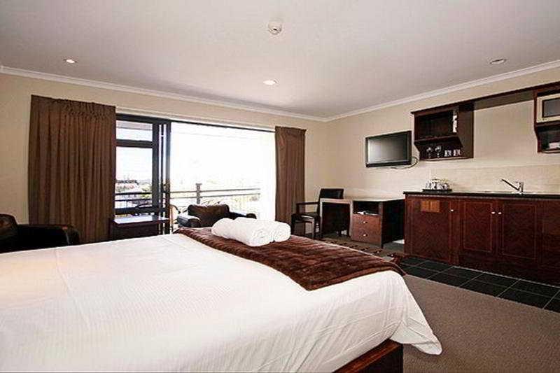 Aotea Motor Lodge Уангануй Екстериор снимка A typical studio apartment