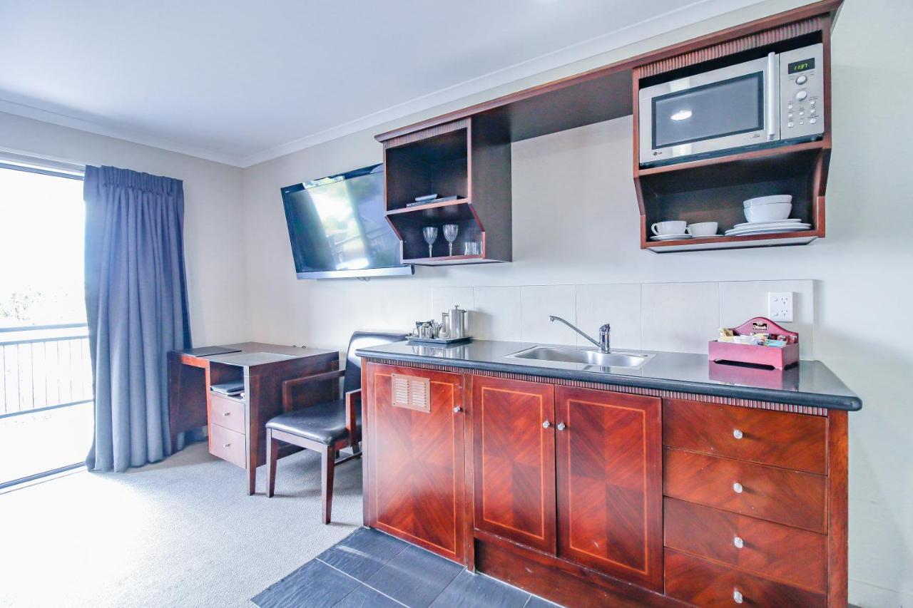 Aotea Motor Lodge Уангануй Екстериор снимка A typical studio apartment at the University of Western Australia