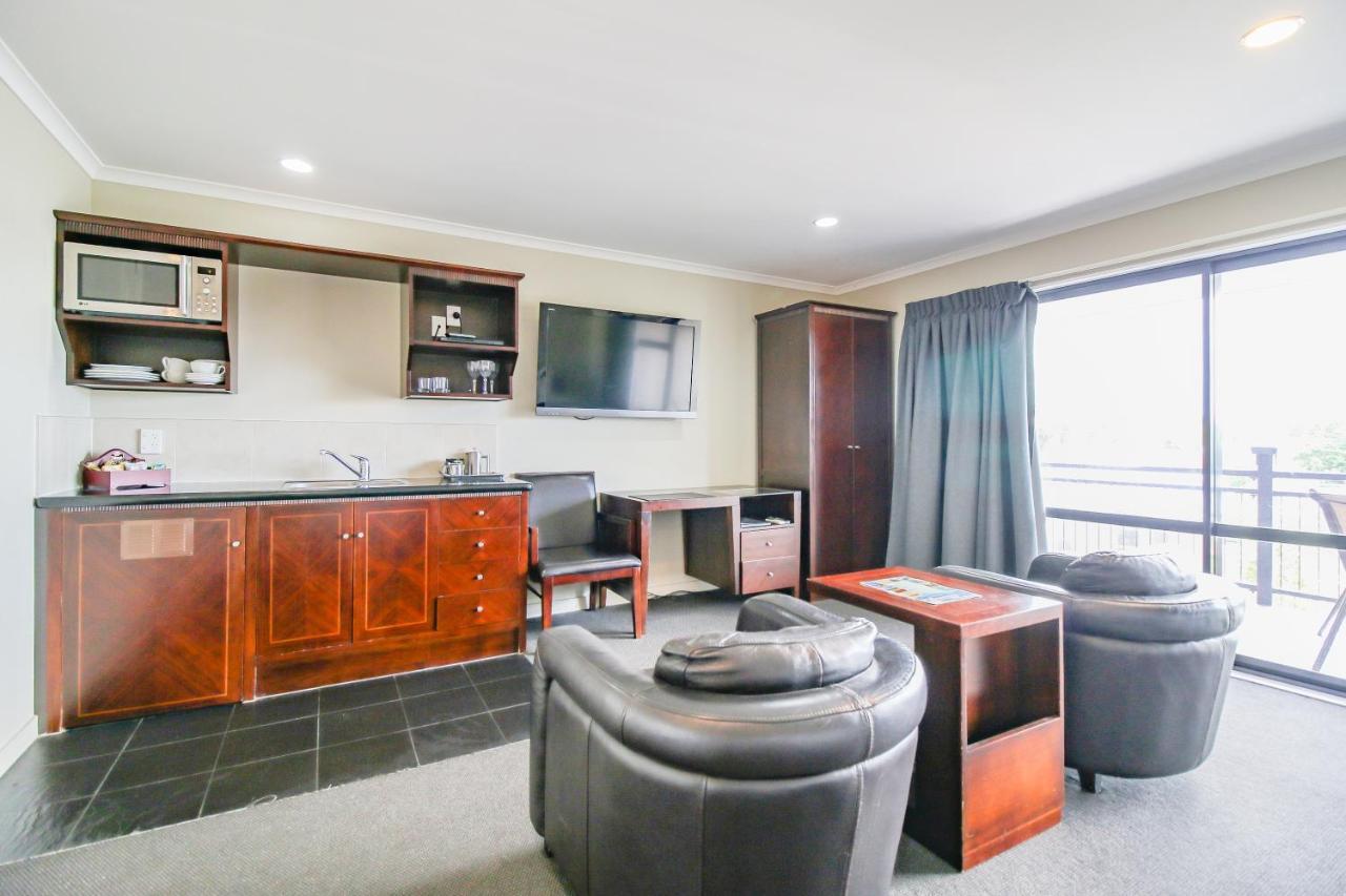 Aotea Motor Lodge Уангануй Екстериор снимка A typical studio apartment