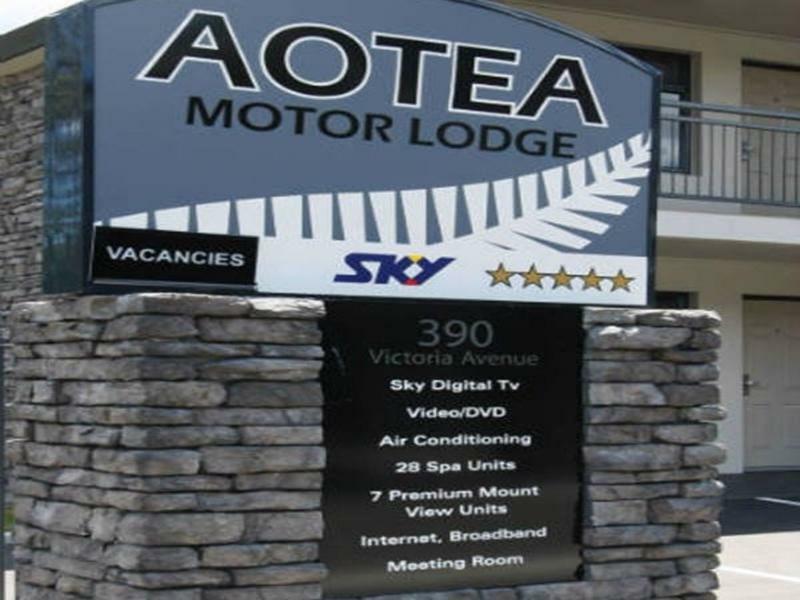Aotea Motor Lodge Уангануй Екстериор снимка Sky TV advertisement on a motel