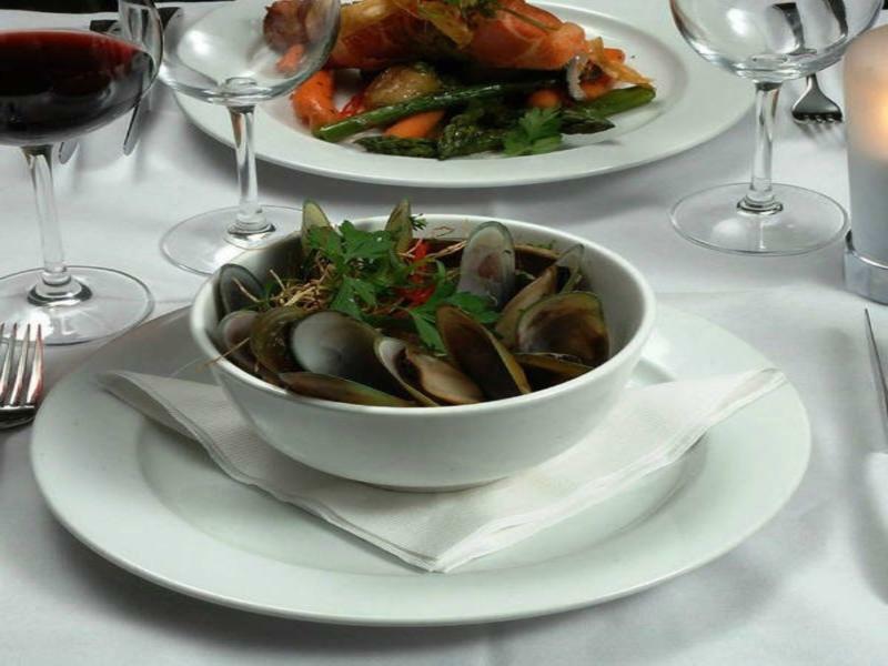 Aotea Motor Lodge Уангануй Екстериор снимка A plate of cockles